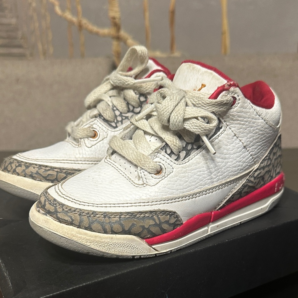 Kids White and Red Jordan 3 Sneakers - Picture 3 of 4